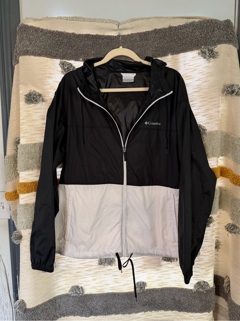 Columbia Two-Tone Windbreaker Jacket - Black & Light Gray - Womens XL